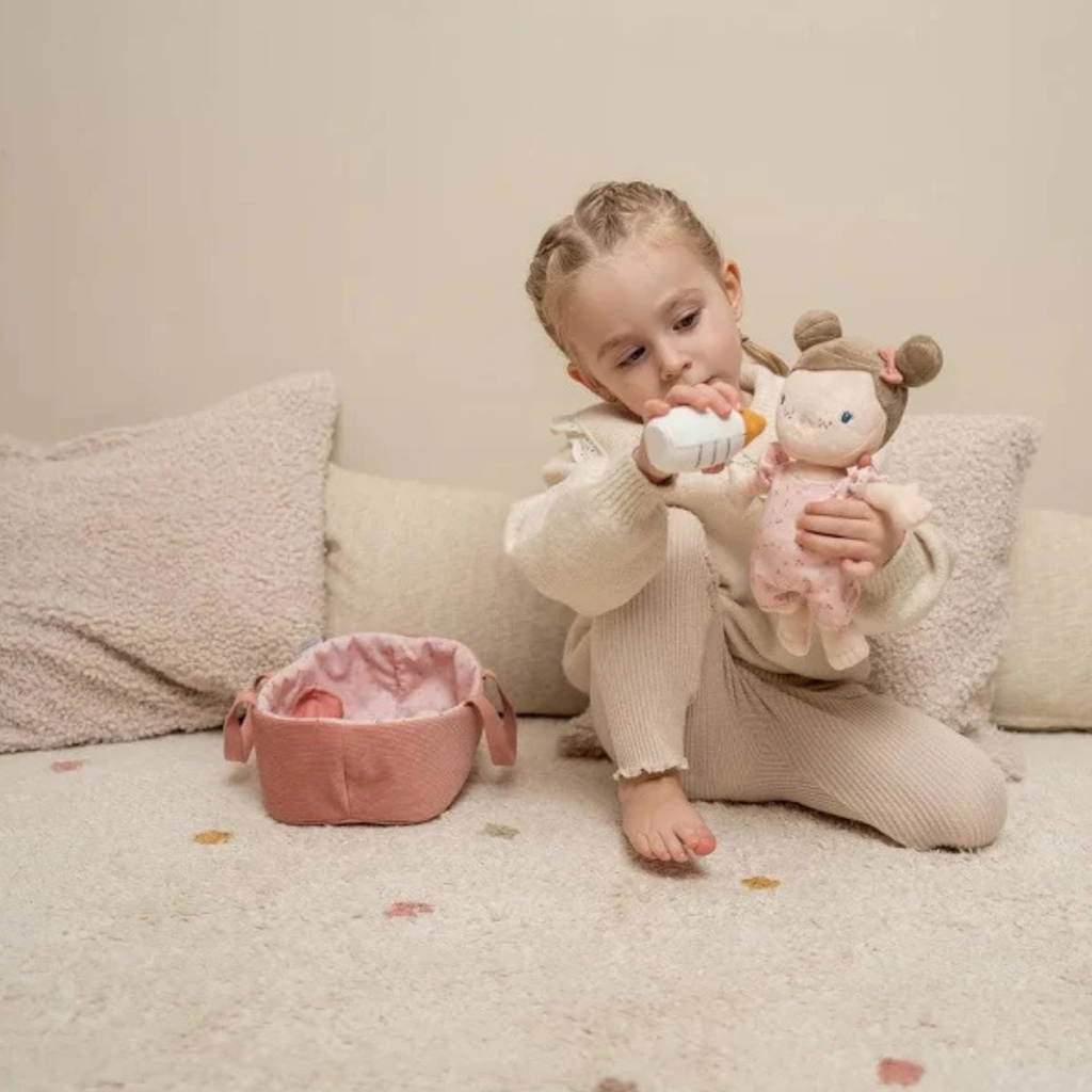 BAMBOLA PELUCHE IN CESTA NASCITA