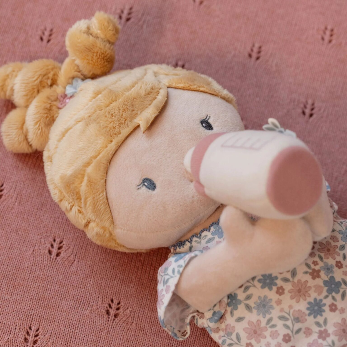 BAMBOLA PELUCHE MAGNETICA
