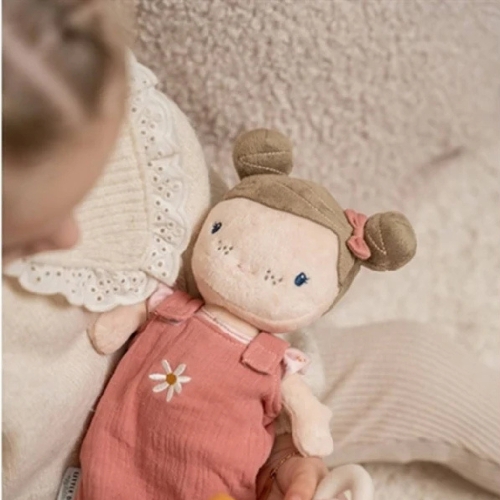BAMBOLA PELUCHE IN CESTA NASCITA